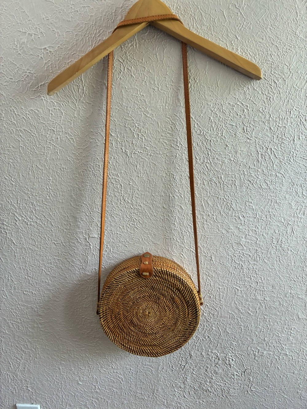 Bali Round Rafia Basket Rattan Purse - Picture 4 of 7